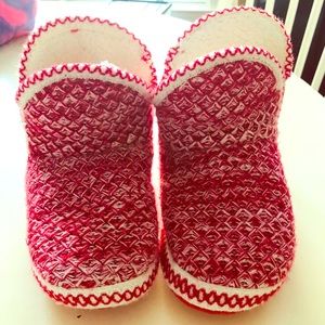 Christmas holiday slipper shoes , NEW, S (5-6) Red